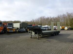 Broshuis 3-axle semi-lowbed trailer E-2130 / 73 t + ramps