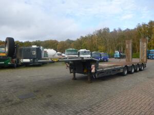 Broshuis 4-axle semi-lowbed trailer 71t + ramps + extendable