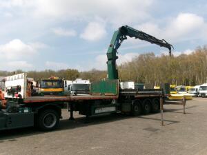 Massey Platform trailer + HMF 4720 K3 crane