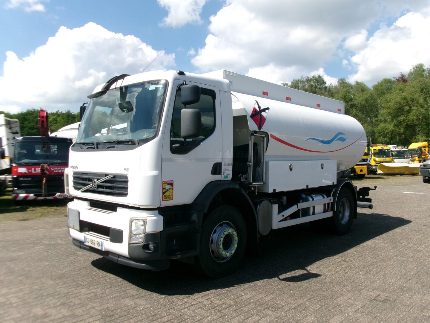 Volvo FE 260 4x2 dxi fuel tank 13.3 m3 / 4 comp / ADR 21-06-2024 | Vrachtwagen | Tankwagen brandstof