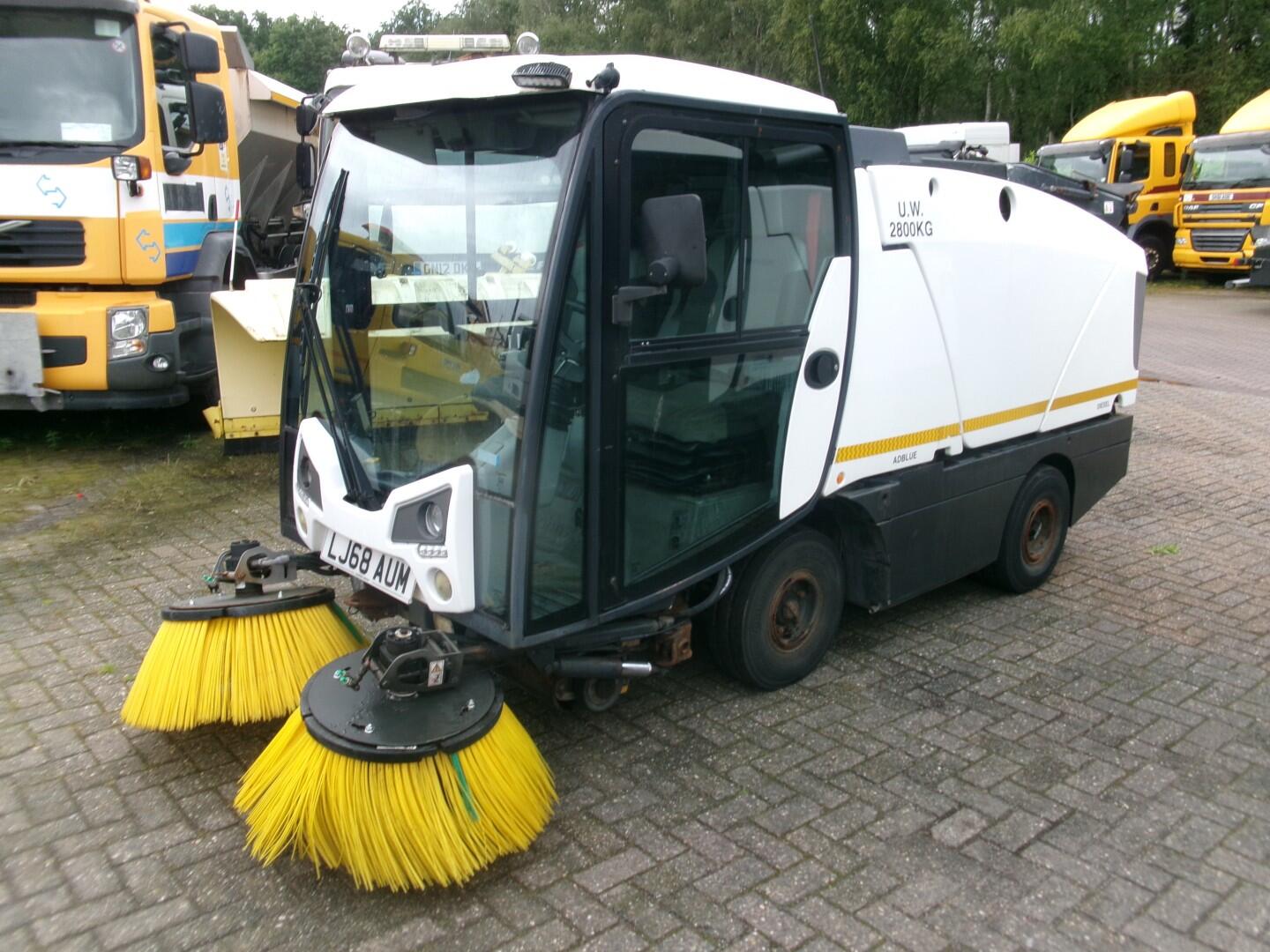 Johnston C202 compact street sweeper | Machines | Veegmachine