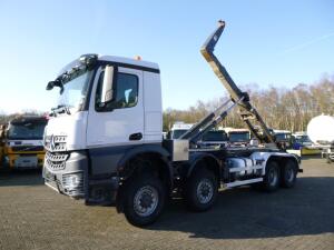 Mercedes Arocs 4545 8x8 AJK container hook 25 t